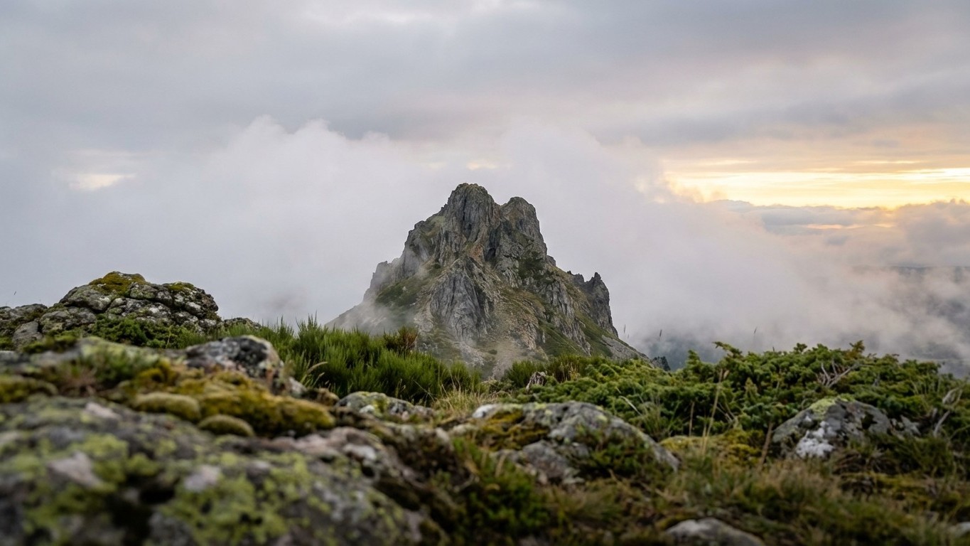 Volcans oubliés : le réveil du Massif central, vrai risque pour la Belgique ?