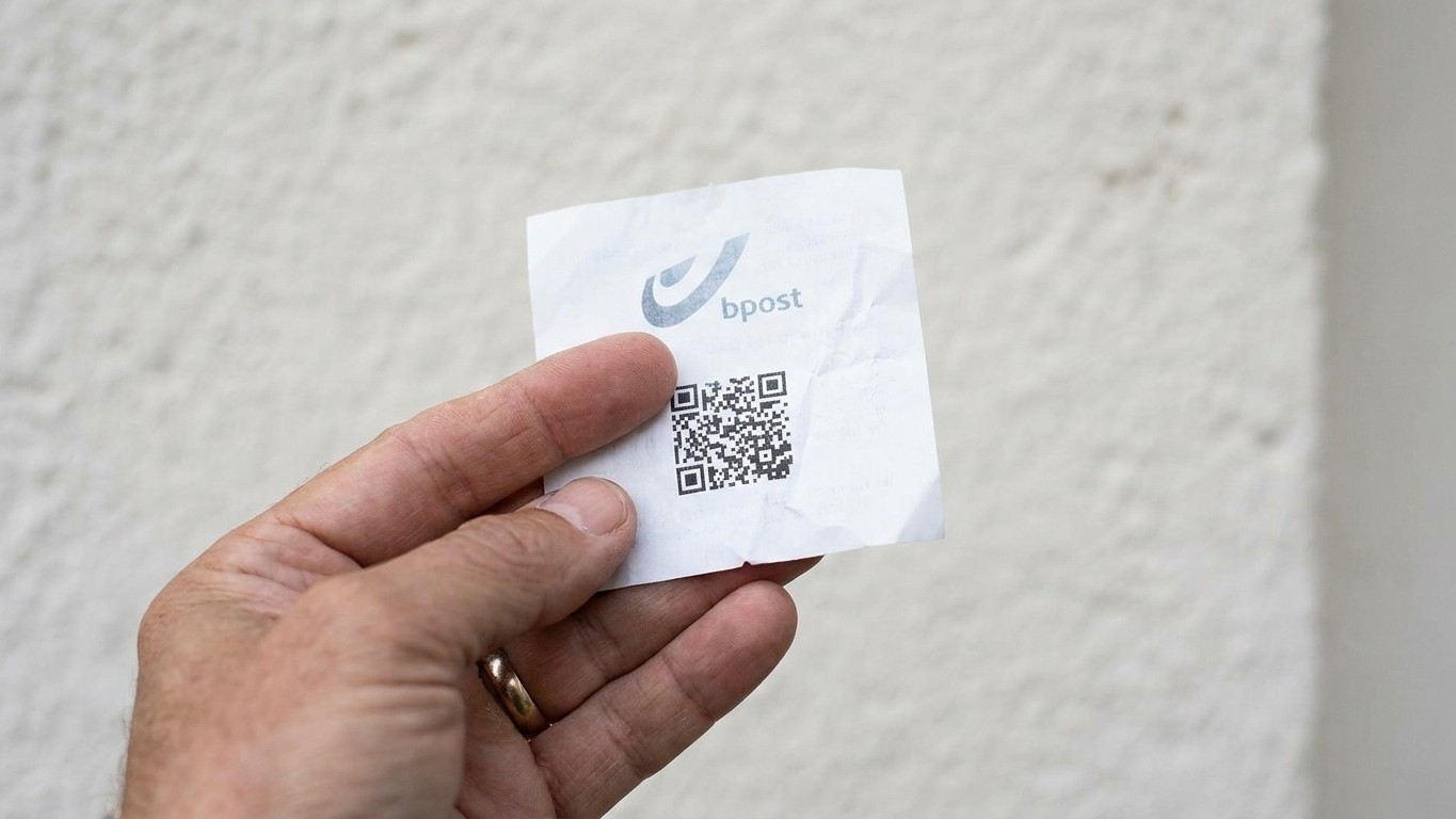 « Je pensais que c'était un vrai avis de passage bpost » : pourquoi le QR code glissé dans votre boîte aux lettres n'a rie...