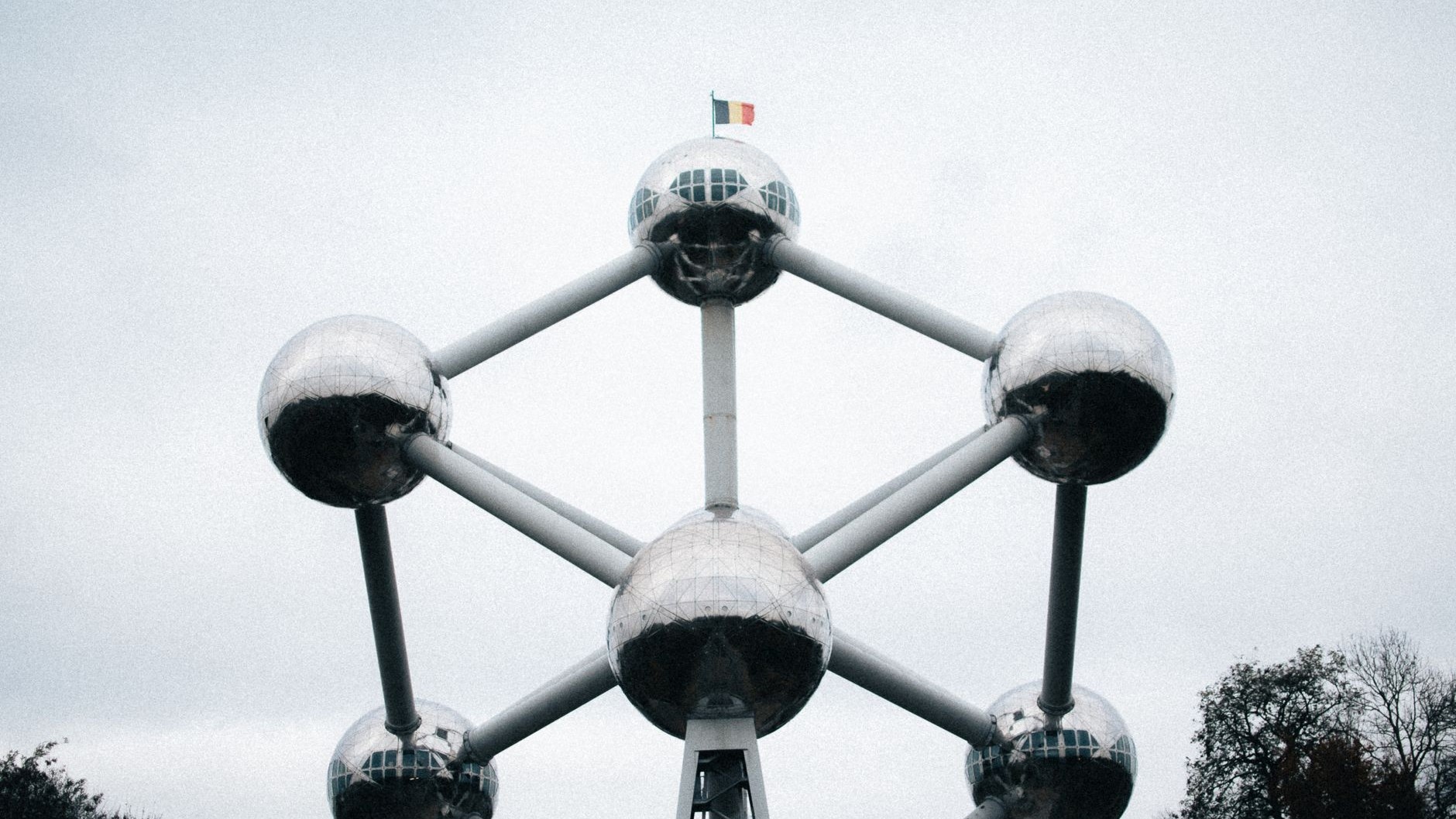 L'Atomium ne devait tenir que six mois avant démolition : la raison pour laquelle ce cristal de fer agrandi 165 milliards ...