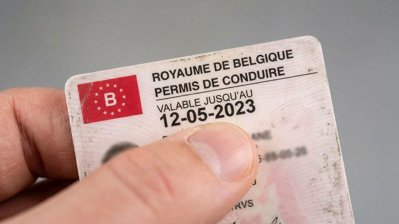 J'ai gardé mon permis carte bancaire dix ans dans mon portefeuille sans que la commune me demande quoi que ce soit : c'est...