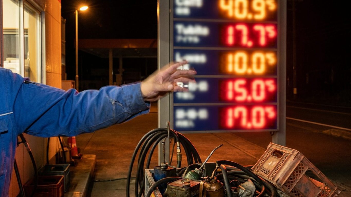 « Je pensais que chaque station fixait le prix qu'elle voulait à la pompe » : ce que le gérant m'a répondu en me montrant ...